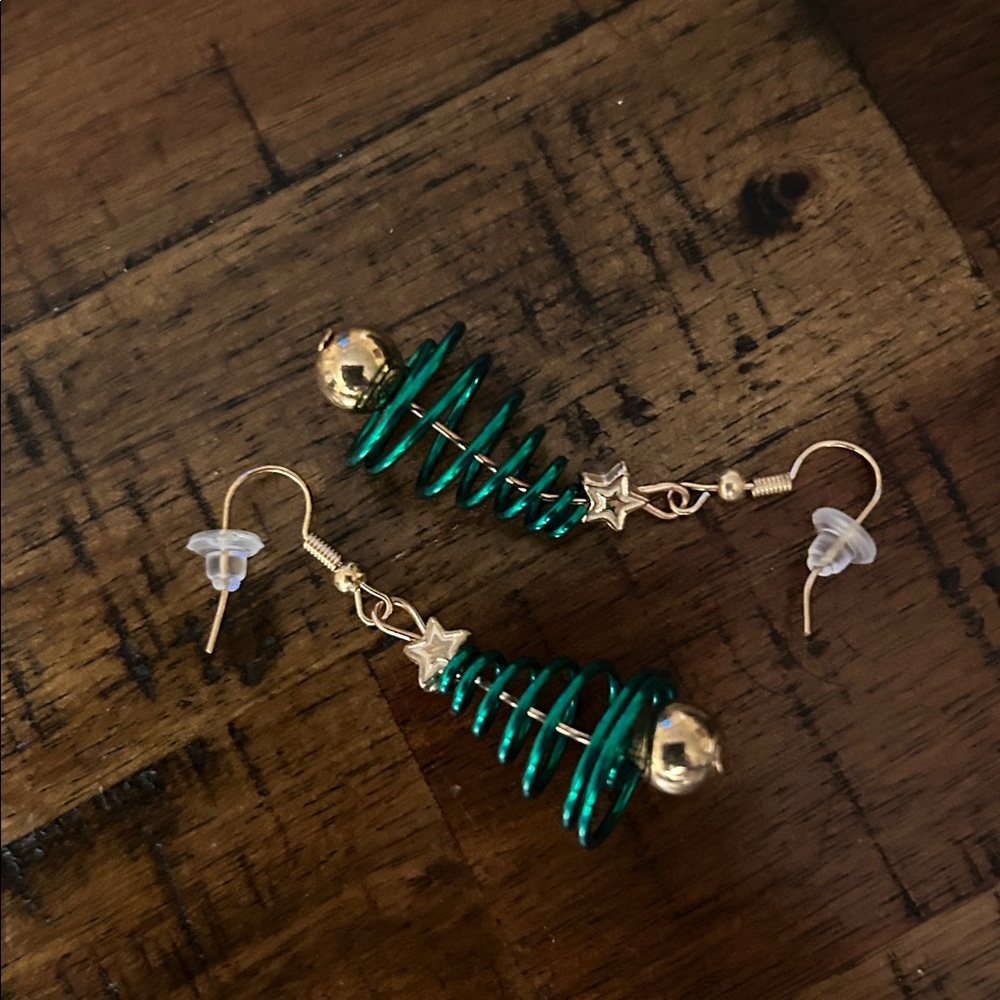 🎄Festive Gold and Green Spiral Tree Earrings - Picture 2 of 10